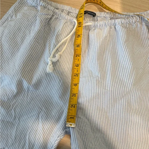 Brandy Melville Anastasia white leg striped pants - Picture 6 of 8